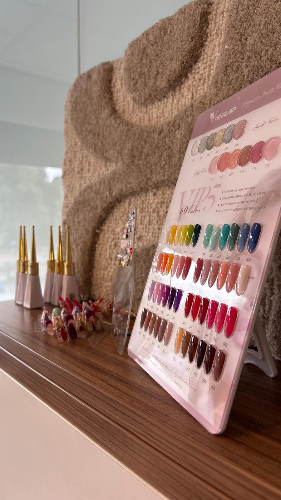 De nagellak-kleuren bij Daph's Nailroom in Zoetermeer